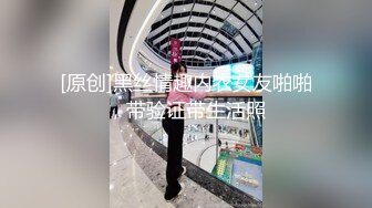 北京人妻婊子家门口漏逼偷情