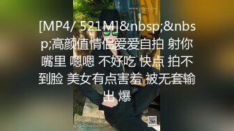 两个超美的学妹露脸跟小哥在家玩4P啪啪直播诱惑狼友，年轻粉嫩玩的开，让小哥揉奶玩逼温柔的舔鸡巴轮番上阵