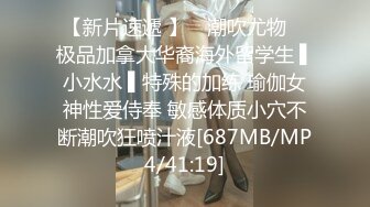 [MP4/ 757M] 蒙面小哥双飞两个极品大奶子少妇，露脸交大鸡巴主动上位闺蜜在旁拿道具玩弄骚穴和菊花