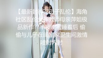 【Stripchat】国产极品吊钟巨乳女主播「LinLin」在地上玩弄按摩棒和跳蛋喷湿了隔尿垫