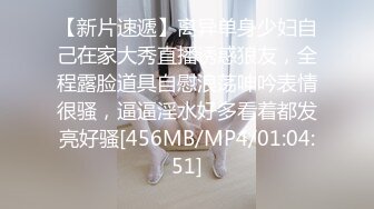 [MP4/220MB]《母子乱伦》趁着中午家里没人还是忍不住冒险和妈妈打一炮