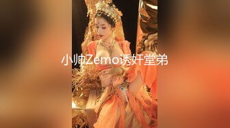 窗帘缝隙偷窥隔壁高颜值美眉洗香香