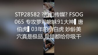 《最新流出重金购买》百变COSER萝莉网红嫩妹【萨拉】私拍，原始异国性情调之两个男仆来伺候她，无套中出内射