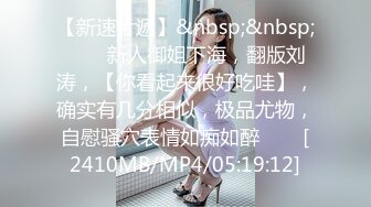 公共厕所女厕内盗摄偷拍，极品美腿黑丝服务员，最后一个妹子太纯了，厕所门没有反锁，只能一边拉绳关门一边放水